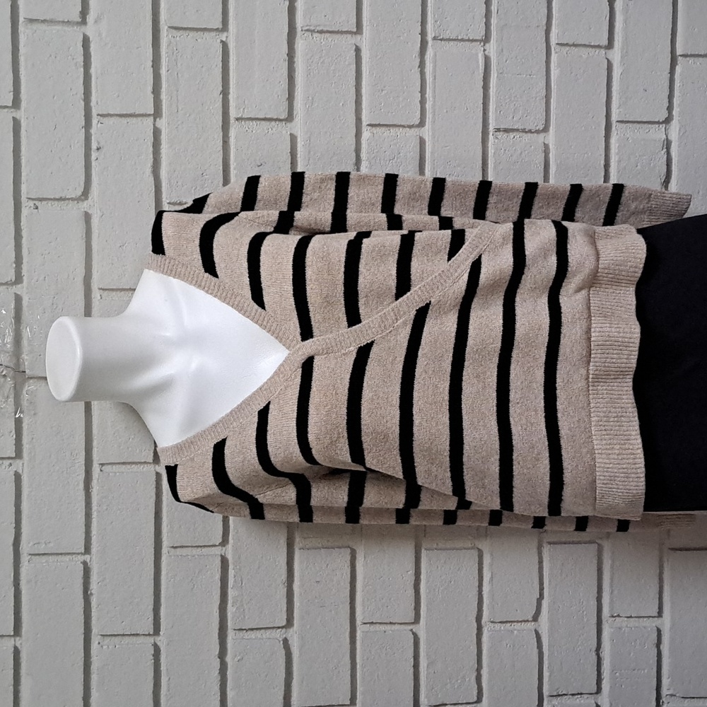 Belle Tan/Black Striped Criss Cross V-Neck Sweater. Size Large NWT